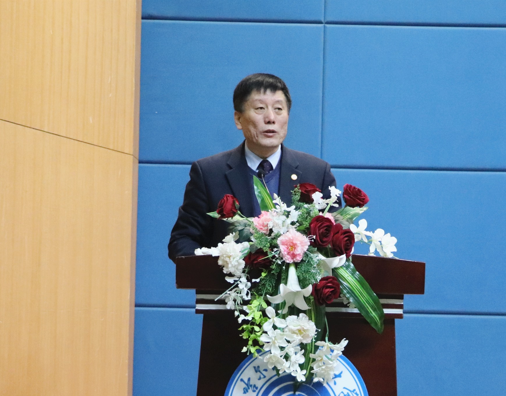 院长刘献礼作学院工作报告